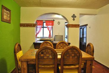 هتل Casa Geranios Tequisquiapan