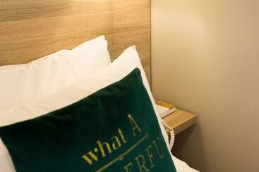 هتل De La Terrasse