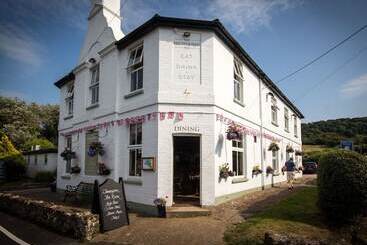 בית מלון כפרי The Highdown Inn