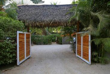 アパートホテル Living