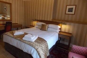 The Mountford Hotel   Free Parking