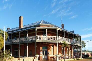 酒店 Greenhills Inn