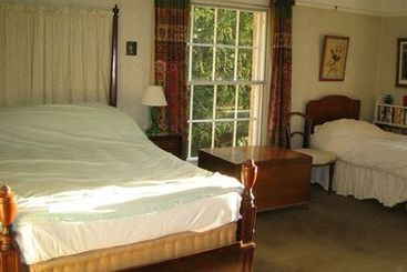 تختخواب و صبحانه Bulmer Tye House
