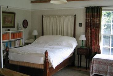 تختخواب و صبحانه Bulmer Tye House