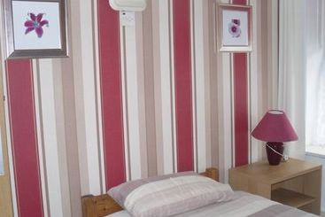 تختخواب و صبحانه Llanion Lodge