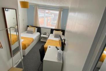 تختخواب و صبحانه The Chedburgh Guest House