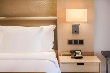 هتل Holiday Inn Chongqing University Town, An Ihg