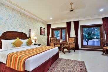 Отель Regency Lagoon Resort