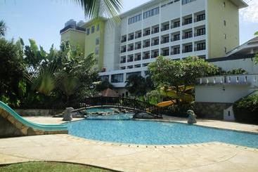 هتل Sutanraja , Convention & Recreation