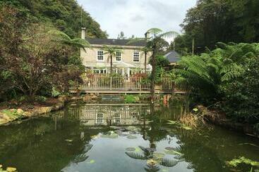 בית מלון כפרי The Waterwheel