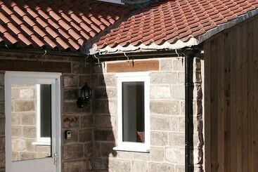 بيت The Grainary Cottages