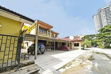 בית מלון כפרי Oyo 90702 Empire Inn 1