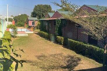 Отель Oyo Flagship 43914 Rs Woods