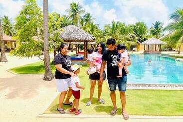 Отель Blue Waves Kite Surfing Beach Resort