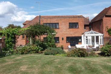 Bed and Breakfast Pinkneys Court Mews