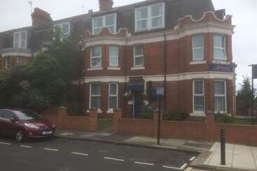 The Avenue Bed And Breakfast