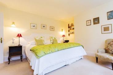 민박 The Old Vicarage