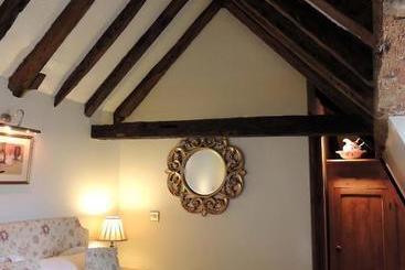 تختخواب و صبحانه Willow Tree House