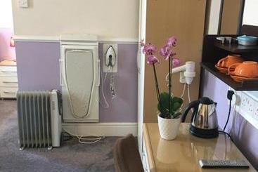 هتل Adelphi Guest House