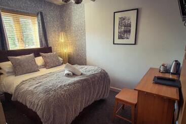 בית מלון כפרי The Churchill Court