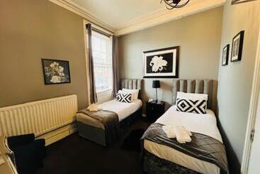 فندق Horn And Trumpet