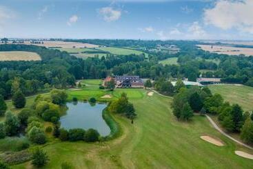 בית מלון כפרי Lakeside Lodge