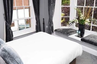 ホテル The Robin Hood Inn