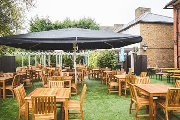 호텔 The Lord Grenfell