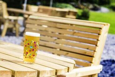 هتل The Okeover Arms