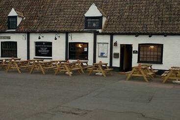 酒店 Three Horseshoes Inn