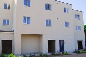 آپارتمانهای توریستها Meridian Apartment Suites