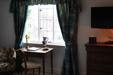 تختخواب و صبحانه Old Ivy House