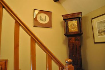 تختخواب و صبحانه Old Ivy House