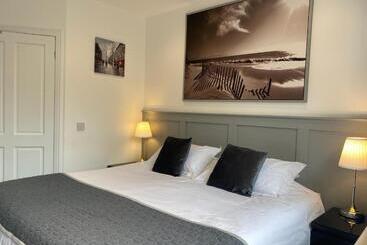 ペンション Miller House Courtyard