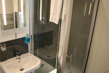 פנסיון Overcliff Lodge