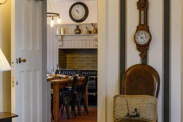 بنسيون South Stack Coastal Retreats