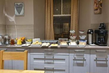 פנסיון The Waverley Guest House