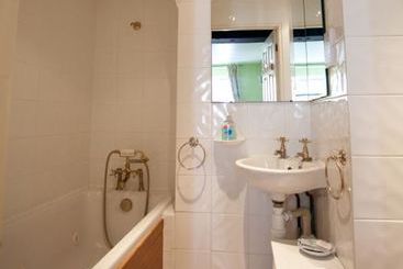 پانسیون The Witney Guest House