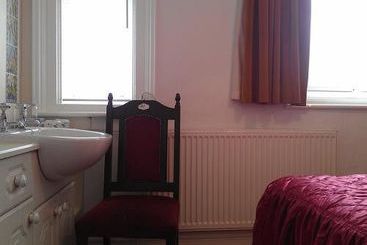 Ash Hotel B&b