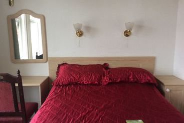 Ash Hotel B&b