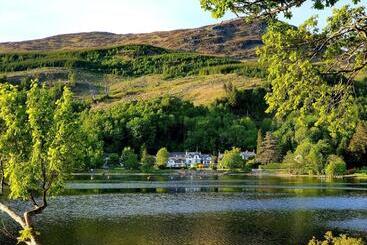 בית מלון כפרי Achray House Restaurant With Rooms