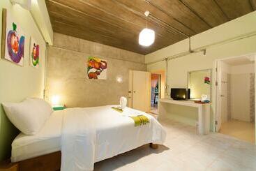 בית מלון כפרי Baan Chokdee Pai Resort