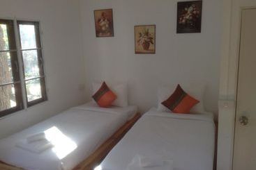 Отель Baan Saktong Homestay