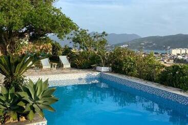 هتل Casa Dos Arcos Bed And Breakfast