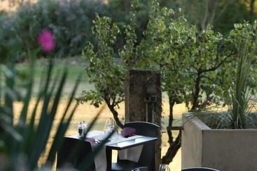 هتل Logis Hôtel Les Vieilles Granges