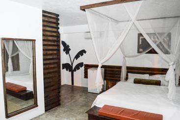 هتل Urban Cabana