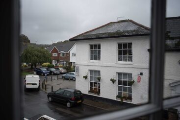 فندق Village House Coaching Inn