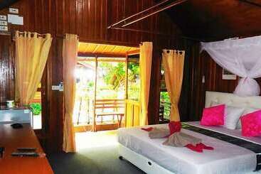 בית מלון כפרי Zanom Sunrise Beach Resort