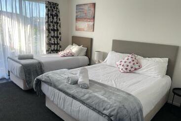 מוטל Carters By The Sea Beachside Studio Apartments