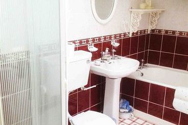 פנסיון Mcmahon Guest House